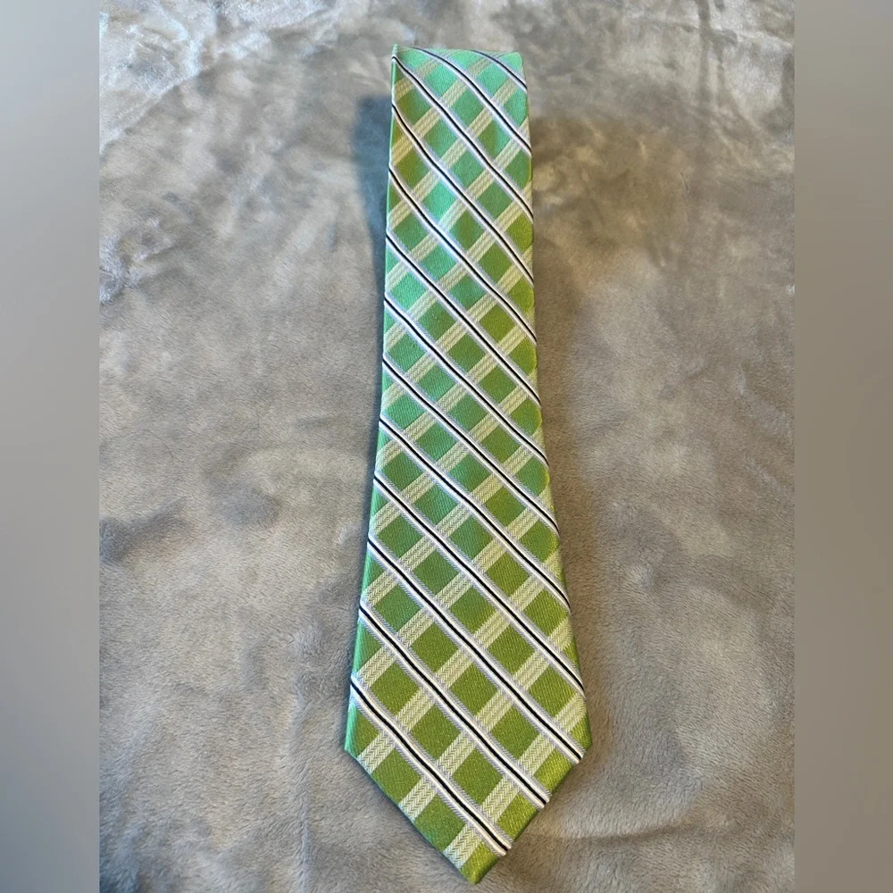 Nautica Mens Neck Tie Green with Black Geometric Pattern 100% Silk 60”